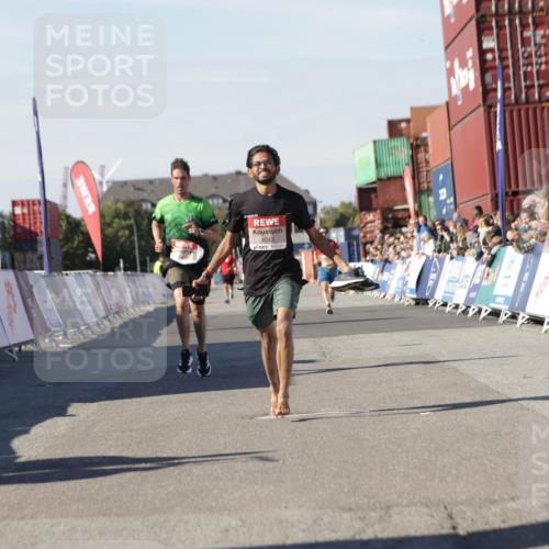03.10.2025 - Köhlbrandbrückenlauf Jannik Wohlers http://msf.ph/oto/9089520 03.10.2025 12:53:39 Ziel 4043, 4155, 6241, 6624, 6804 meine-sportfotos.de