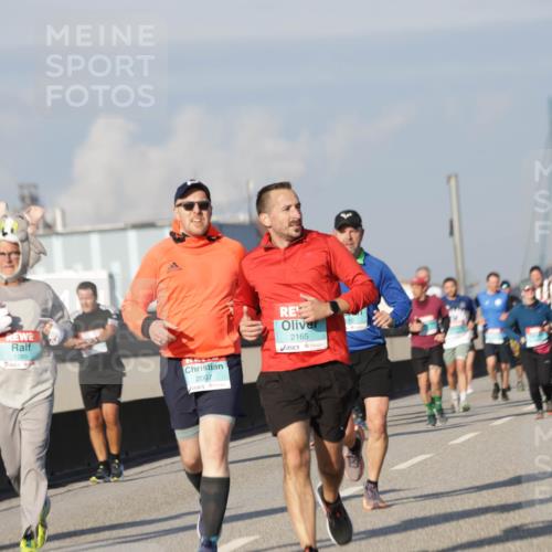 03.10.2025 - Köhlbrandbrückenlauf Jannik Wohlers http://msf.ph/oto/9089527 03.10.2025 09:58:37 Position 3 1289, 2007, 2165, 10 meine-sportfotos.de