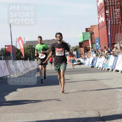 03.10.2025 - Köhlbrandbrückenlauf Jannik Wohlers http://msf.ph/oto/9089528 03.10.2025 12:53:39 Ziel 4043, 4155, 6241, 6624, 6804 meine-sportfotos.de