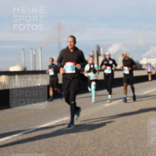 03.10.2025 - Köhlbrandbrückenlauf Lena Gebhardt http://msf.ph/oto/9089535 03.10.2025 10:07:10 Position 2  meine-sportfotos.de