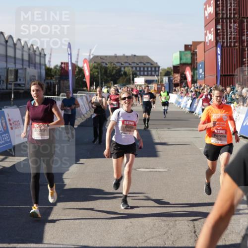 03.10.2025 - Köhlbrandbrückenlauf Jannik Wohlers http://msf.ph/oto/9089537 03.10.2025 13:19:23 Ziel 4593, 4690, 4725, 4727, 4828, 4971, 4996, 5009, 5405, 5443, 5451, 5578, 5853, 6057, 6225, 6226, 6230, 6576, 6753 meine-sportfotos.de