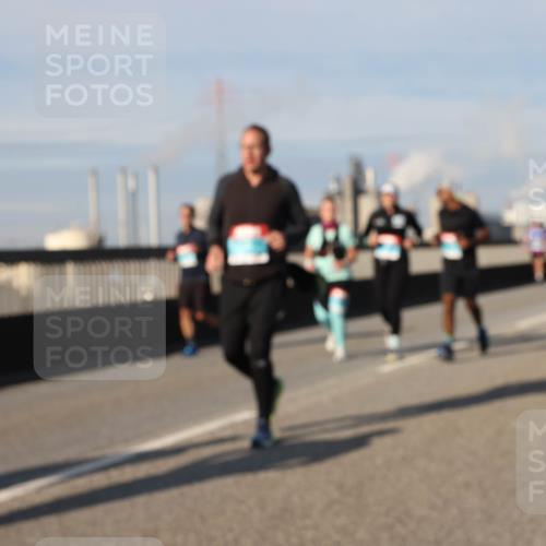 03.10.2025 - Köhlbrandbrückenlauf Lena Gebhardt http://msf.ph/oto/9089539 03.10.2025 10:07:10 Position 2  meine-sportfotos.de