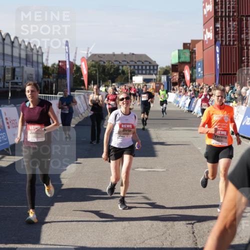 03.10.2025 - Köhlbrandbrückenlauf Jannik Wohlers http://msf.ph/oto/9089549 03.10.2025 13:19:23 Ziel 4593, 4690, 4725, 4727, 4828, 4971, 4996, 5009, 5405, 5443, 5451, 5578, 5853, 6057, 6225, 6226, 6230, 6576, 6753 meine-sportfotos.de