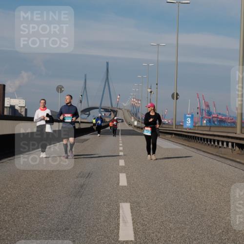 03.10.2025 - Köhlbrandbrückenlauf Fabian Wolf http://msf.ph/oto/9089552 03.10.2025 10:25:12 Position 3 3 meine-sportfotos.de