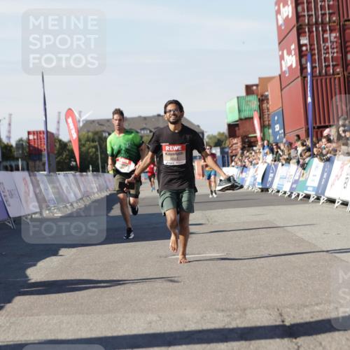 03.10.2025 - Köhlbrandbrückenlauf Jannik Wohlers http://msf.ph/oto/9089554 03.10.2025 12:53:39 Ziel 4043, 4155, 6241, 6624, 6804 meine-sportfotos.de