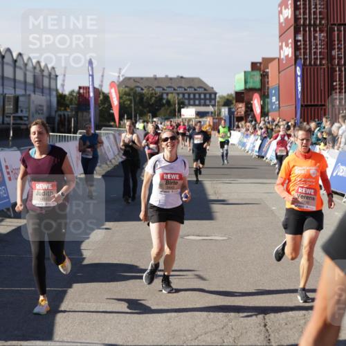 03.10.2025 - Köhlbrandbrückenlauf Jannik Wohlers http://msf.ph/oto/9089558 03.10.2025 13:19:23 Ziel 4593, 4690, 4725, 4727, 4828, 4971, 4996, 5009, 5405, 5443, 5451, 5578, 5853, 6057, 6225, 6226, 6230, 6576, 6753 meine-sportfotos.de