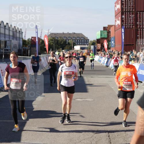 03.10.2025 - Köhlbrandbrückenlauf Jannik Wohlers http://msf.ph/oto/9089572 03.10.2025 13:19:23 Ziel 4593, 4690, 4725, 4727, 4828, 4971, 4996, 5009, 5405, 5443, 5451, 5578, 5853, 6057, 6225, 6226, 6230, 6576, 6753 meine-sportfotos.de