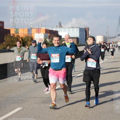 03.10.2025 - Köhlbrandbrückenlauf Jannik Wohlers http://msf.ph/oto/9089576 03.10.2025 10:09:47 Position 3 2115, 3256, 2133 meine-sportfotos.de