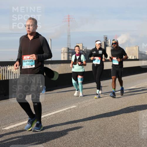 03.10.2025 - Köhlbrandbrückenlauf Lena Gebhardt http://msf.ph/oto/9089580 03.10.2025 10:07:11 Position 2 1942 meine-sportfotos.de