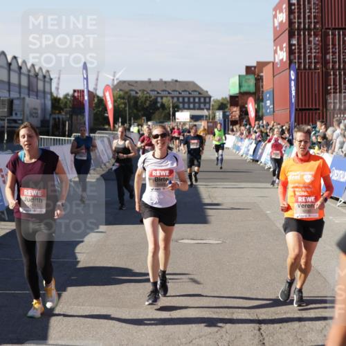 03.10.2025 - Köhlbrandbrückenlauf Jannik Wohlers http://msf.ph/oto/9089581 03.10.2025 13:19:23 Ziel 4593, 4690, 4725, 4727, 4828, 4971, 4996, 5009, 5405, 5443, 5451, 5578, 5853, 6057, 6225, 6226, 6230, 6576, 6753 meine-sportfotos.de