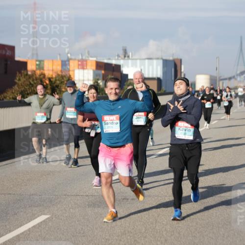 03.10.2025 - Köhlbrandbrückenlauf Jannik Wohlers http://msf.ph/oto/9089584 03.10.2025 10:09:47 Position 3 2115, 2133 meine-sportfotos.de