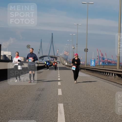 03.10.2025 - Köhlbrandbrückenlauf Fabian Wolf http://msf.ph/oto/9089588 03.10.2025 10:25:13 Position 3 3 meine-sportfotos.de