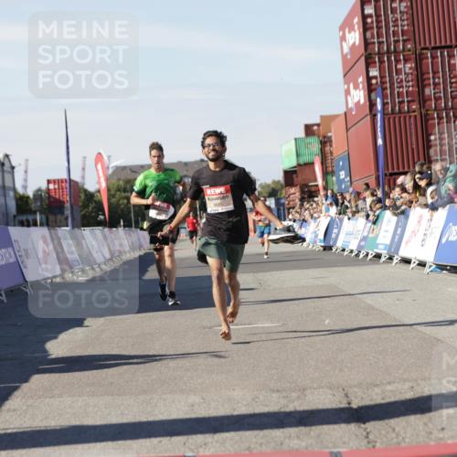 03.10.2025 - Köhlbrandbrückenlauf Jannik Wohlers http://msf.ph/oto/9089591 03.10.2025 12:53:40 Ziel 4043, 4155, 6241, 6624 meine-sportfotos.de