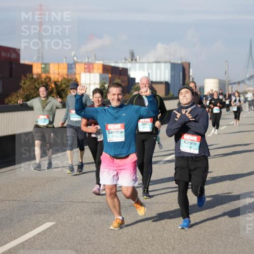 03.10.2025 - Köhlbrandbrückenlauf Jannik Wohlers http://msf.ph/oto/9089592 03.10.2025 10:09:47 Position 3 2115, 2133 meine-sportfotos.de