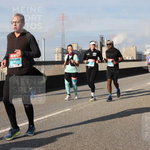 03.10.2025 - Köhlbrandbrückenlauf Lena Gebhardt http://msf.ph/oto/9089594 03.10.2025 10:07:11 Position 2 1942 meine-sportfotos.de