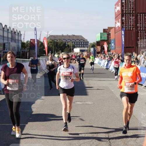 03.10.2025 - Köhlbrandbrückenlauf Jannik Wohlers http://msf.ph/oto/9089596 03.10.2025 13:19:23 Ziel 4593, 4690, 4725, 4727, 4828, 4971, 4996, 5009, 5405, 5443, 5451, 5578, 5853, 6057, 6225, 6226, 6230, 6576, 6753 meine-sportfotos.de