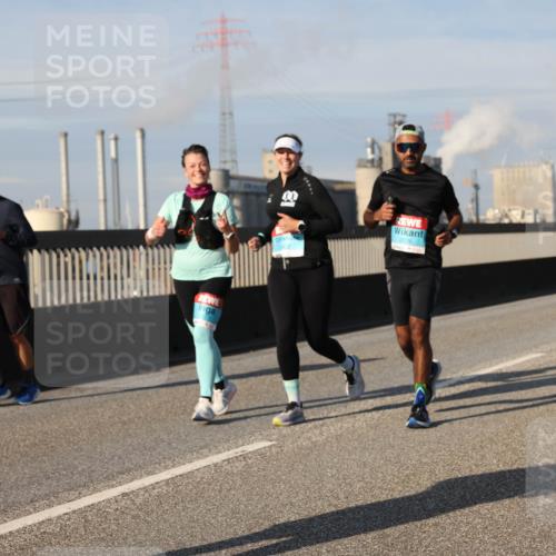03.10.2025 - Köhlbrandbrückenlauf Lena Gebhardt http://msf.ph/oto/9089599 03.10.2025 10:07:11 Position 2 2676 meine-sportfotos.de