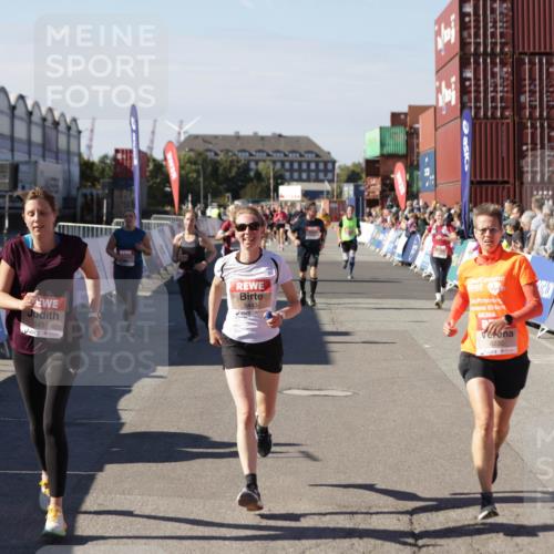 03.10.2025 - Köhlbrandbrückenlauf Jannik Wohlers http://msf.ph/oto/9089606 03.10.2025 13:19:23 Ziel 4593, 4690, 4725, 4727, 4828, 4971, 4996, 5009, 5405, 5443, 5451, 5578, 5853, 6057, 6225, 6226, 6230, 6576, 6753 meine-sportfotos.de
