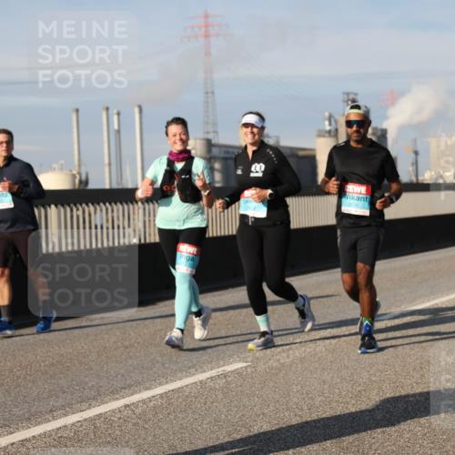 03.10.2025 - Köhlbrandbrückenlauf Lena Gebhardt http://msf.ph/oto/9089607 03.10.2025 10:07:12 Position 2 267 meine-sportfotos.de