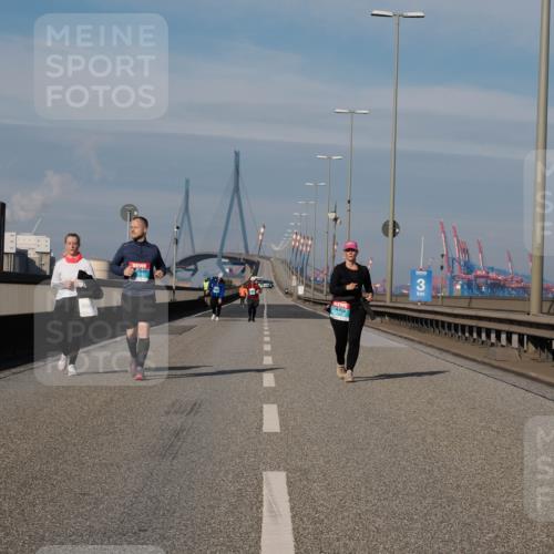 03.10.2025 - Köhlbrandbrückenlauf Fabian Wolf http://msf.ph/oto/9089611 03.10.2025 10:25:13 Position 3 3 meine-sportfotos.de