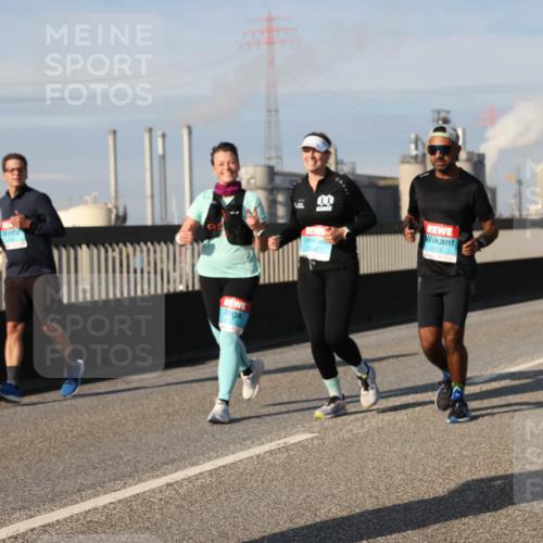 03.10.2025 - Köhlbrandbrückenlauf Lena Gebhardt http://msf.ph/oto/9089613 03.10.2025 10:07:12 Position 2  meine-sportfotos.de