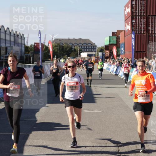 03.10.2025 - Köhlbrandbrückenlauf Jannik Wohlers http://msf.ph/oto/9089616 03.10.2025 13:19:23 Ziel 4593, 4690, 4725, 4727, 4828, 4971, 4996, 5009, 5405, 5443, 5451, 5578, 5853, 6057, 6225, 6226, 6230, 6576, 6753 meine-sportfotos.de