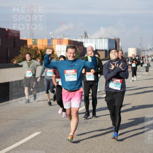 03.10.2025 - Köhlbrandbrückenlauf Jannik Wohlers http://msf.ph/oto/9089617 03.10.2025 10:09:47 Position 3 2115, 2133 meine-sportfotos.de