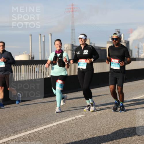 03.10.2025 - Köhlbrandbrückenlauf Lena Gebhardt http://msf.ph/oto/9089618 03.10.2025 10:07:12 Position 2 2676 meine-sportfotos.de