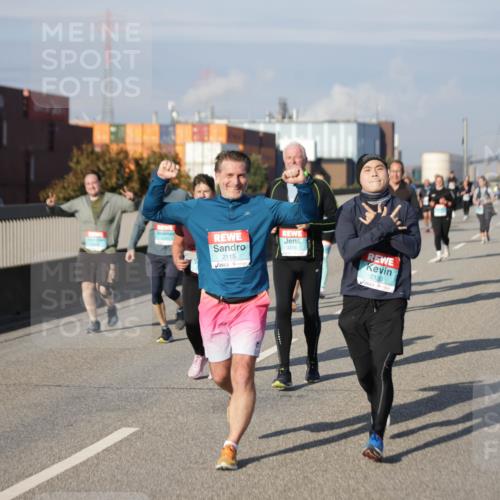 03.10.2025 - Köhlbrandbrückenlauf Jannik Wohlers http://msf.ph/oto/9089628 03.10.2025 10:09:47 Position 3 2115, 2133 meine-sportfotos.de