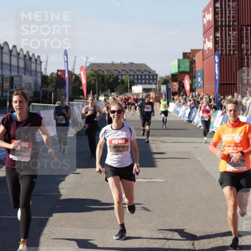 03.10.2025 - Köhlbrandbrückenlauf Jannik Wohlers http://msf.ph/oto/9089629 03.10.2025 13:19:23 Ziel 4593, 4690, 4725, 4727, 4828, 4971, 4996, 5009, 5405, 5443, 5451, 5578, 5853, 6057, 6225, 6226, 6230, 6576, 6753 meine-sportfotos.de