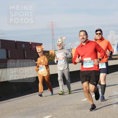 03.10.2025 - Köhlbrandbrückenlauf Jannik Wohlers http://msf.ph/oto/9089631 03.10.2025 09:58:40 Position 3 2165, 2007, 1510 meine-sportfotos.de