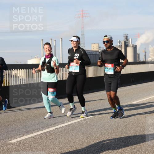 03.10.2025 - Köhlbrandbrückenlauf Lena Gebhardt http://msf.ph/oto/9089639 03.10.2025 10:07:12 Position 2 2177, 2676, 301 meine-sportfotos.de