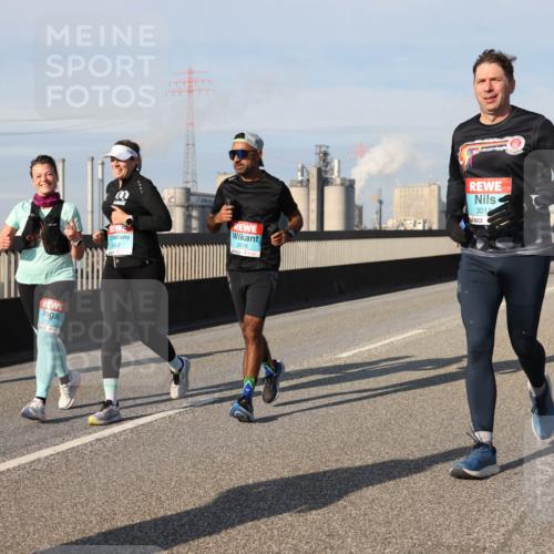 03.10.2025 - Köhlbrandbrückenlauf Lena Gebhardt http://msf.ph/oto/9089642 03.10.2025 10:07:12 Position 2 2177, 2922, 2676, 3012 meine-sportfotos.de