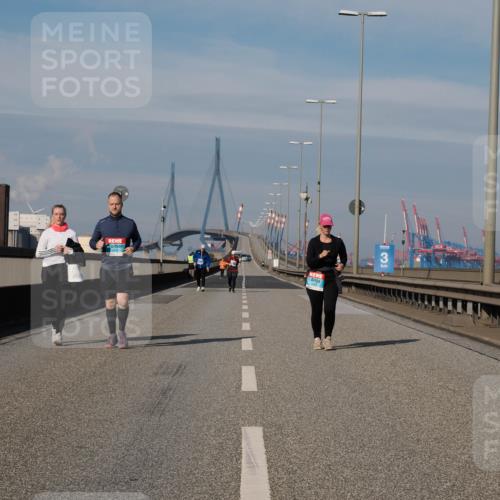 03.10.2025 - Köhlbrandbrückenlauf Fabian Wolf http://msf.ph/oto/9089645 03.10.2025 10:25:14 Position 3  meine-sportfotos.de