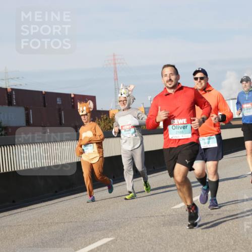 03.10.2025 - Köhlbrandbrückenlauf Jannik Wohlers http://msf.ph/oto/9089646 03.10.2025 09:58:40 Position 3 2165, 2007 meine-sportfotos.de