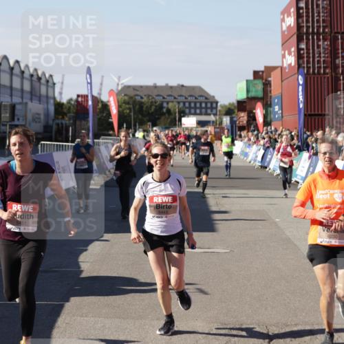 03.10.2025 - Köhlbrandbrückenlauf Jannik Wohlers http://msf.ph/oto/9089647 03.10.2025 13:19:23 Ziel 4593, 4690, 4725, 4727, 4828, 4971, 4996, 5009, 5405, 5443, 5451, 5578, 5853, 6057, 6225, 6226, 6230, 6576, 6753 meine-sportfotos.de