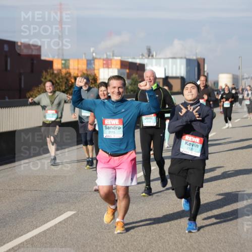 03.10.2025 - Köhlbrandbrückenlauf Jannik Wohlers http://msf.ph/oto/9089648 03.10.2025 10:09:48 Position 3 2115, 3256, 2133 meine-sportfotos.de