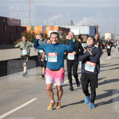 03.10.2025 - Köhlbrandbrückenlauf Jannik Wohlers http://msf.ph/oto/9089652 03.10.2025 10:09:48 Position 3 2115, 2138 meine-sportfotos.de