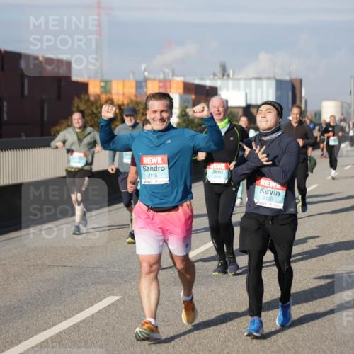 03.10.2025 - Köhlbrandbrückenlauf Jannik Wohlers http://msf.ph/oto/9089656 03.10.2025 10:09:48 Position 3 2115, 3256, 2133 meine-sportfotos.de