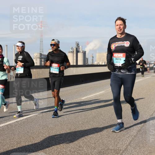 03.10.2025 - Köhlbrandbrückenlauf Lena Gebhardt http://msf.ph/oto/9089657 03.10.2025 10:07:12 Position 2 2922, 2676, 3013 meine-sportfotos.de