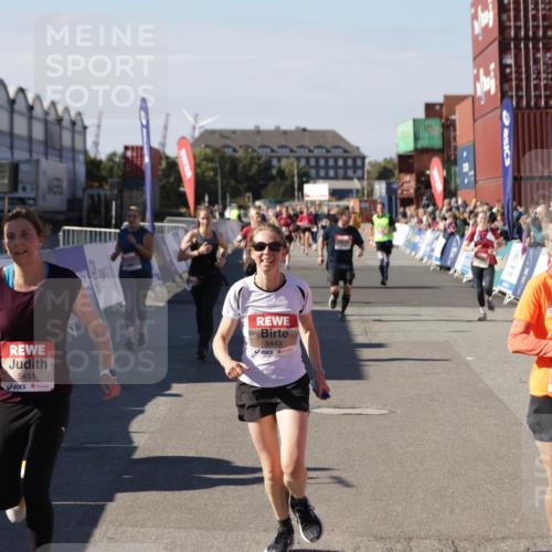03.10.2025 - Köhlbrandbrückenlauf Jannik Wohlers http://msf.ph/oto/9089658 03.10.2025 13:19:23 Ziel 4593, 4690, 4725, 4727, 4828, 4971, 4996, 5009, 5405, 5443, 5451, 5578, 5853, 6057, 6225, 6226, 6230, 6576, 6753 meine-sportfotos.de