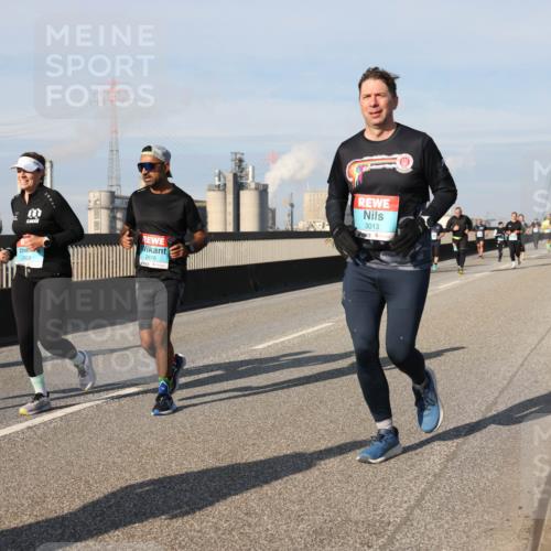 03.10.2025 - Köhlbrandbrückenlauf Lena Gebhardt http://msf.ph/oto/9089664 03.10.2025 10:07:12 Position 2 2177, 2922, 2676, 3013 meine-sportfotos.de
