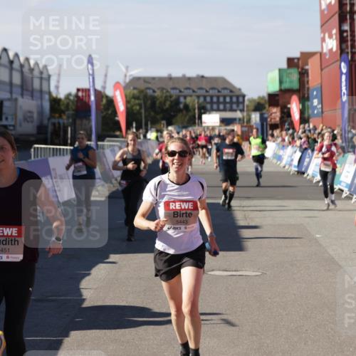 03.10.2025 - Köhlbrandbrückenlauf Jannik Wohlers http://msf.ph/oto/9089665 03.10.2025 13:19:23 Ziel 4593, 4690, 4725, 4727, 4828, 4971, 4996, 5009, 5405, 5443, 5451, 5578, 5853, 6057, 6225, 6226, 6230, 6576, 6753 meine-sportfotos.de