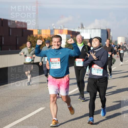 03.10.2025 - Köhlbrandbrückenlauf Jannik Wohlers http://msf.ph/oto/9089666 03.10.2025 10:09:48 Position 3 2115, 2133 meine-sportfotos.de