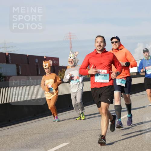 03.10.2025 - Köhlbrandbrückenlauf Jannik Wohlers http://msf.ph/oto/9089668 03.10.2025 09:58:40 Position 3 2165, 2007, 1510 meine-sportfotos.de
