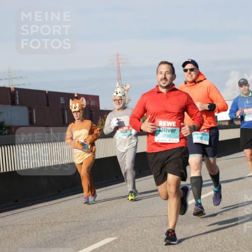 03.10.2025 - Köhlbrandbrückenlauf Jannik Wohlers http://msf.ph/oto/9089674 03.10.2025 09:58:40 Position 3 2165, 2007, 1510 meine-sportfotos.de