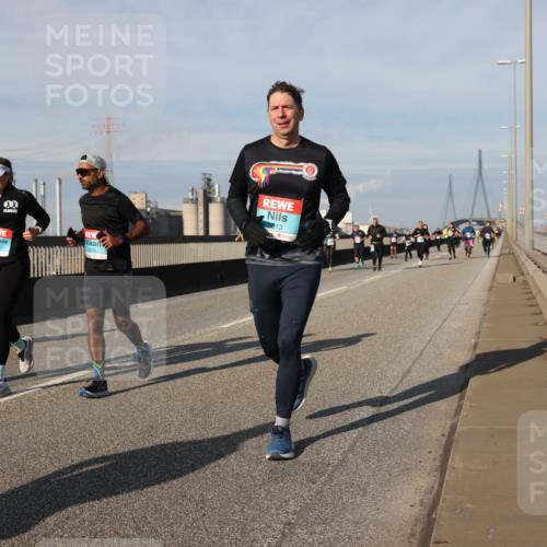 03.10.2025 - Köhlbrandbrückenlauf Lena Gebhardt http://msf.ph/oto/9089677 03.10.2025 10:07:13 Position 2 3013 meine-sportfotos.de