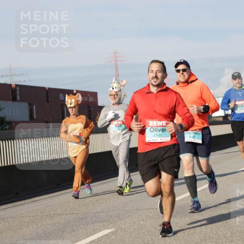 03.10.2025 - Köhlbrandbrückenlauf Jannik Wohlers http://msf.ph/oto/9089679 03.10.2025 09:58:40 Position 3 70600, 1289, 2165, 2007, 1510 meine-sportfotos.de