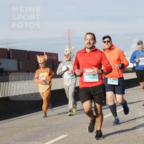 03.10.2025 - Köhlbrandbrückenlauf Jannik Wohlers http://msf.ph/oto/9089683 03.10.2025 09:58:40 Position 3 2165, 2007, 1510 meine-sportfotos.de