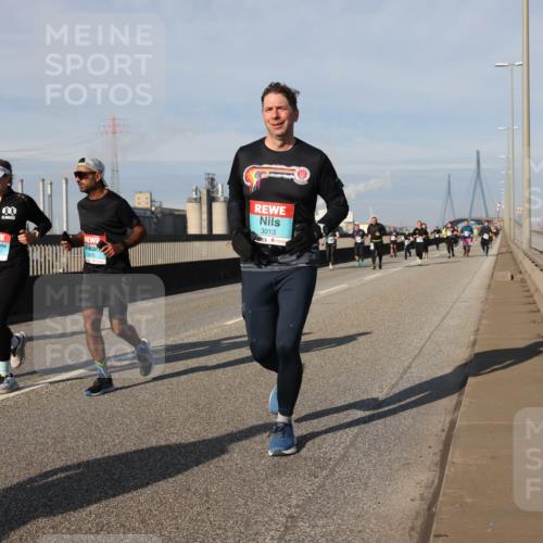 03.10.2025 - Köhlbrandbrückenlauf Lena Gebhardt http://msf.ph/oto/9089685 03.10.2025 10:07:13 Position 2 2177, 2676, 3013 meine-sportfotos.de